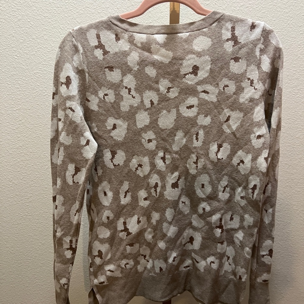Loft Tan Leopard print with Rose Gold embellishments crewneck sweater Small - Picture 4 of 5